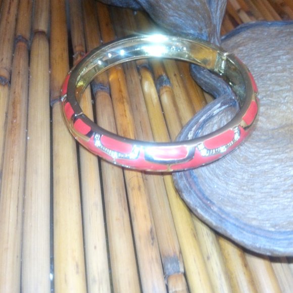 Pink and Gold Click Hinged Enamel Bracelet - Picture 5 of 16